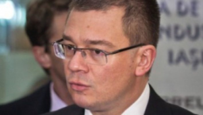 Ungureanu a părăsit şedinţa Coaliţiei, acuzând presiuni politice
